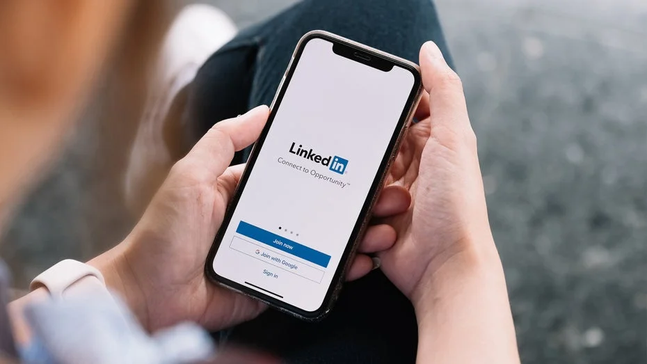 1,200 LinkedIn Requests: How He Found His Job in Just a Few Months