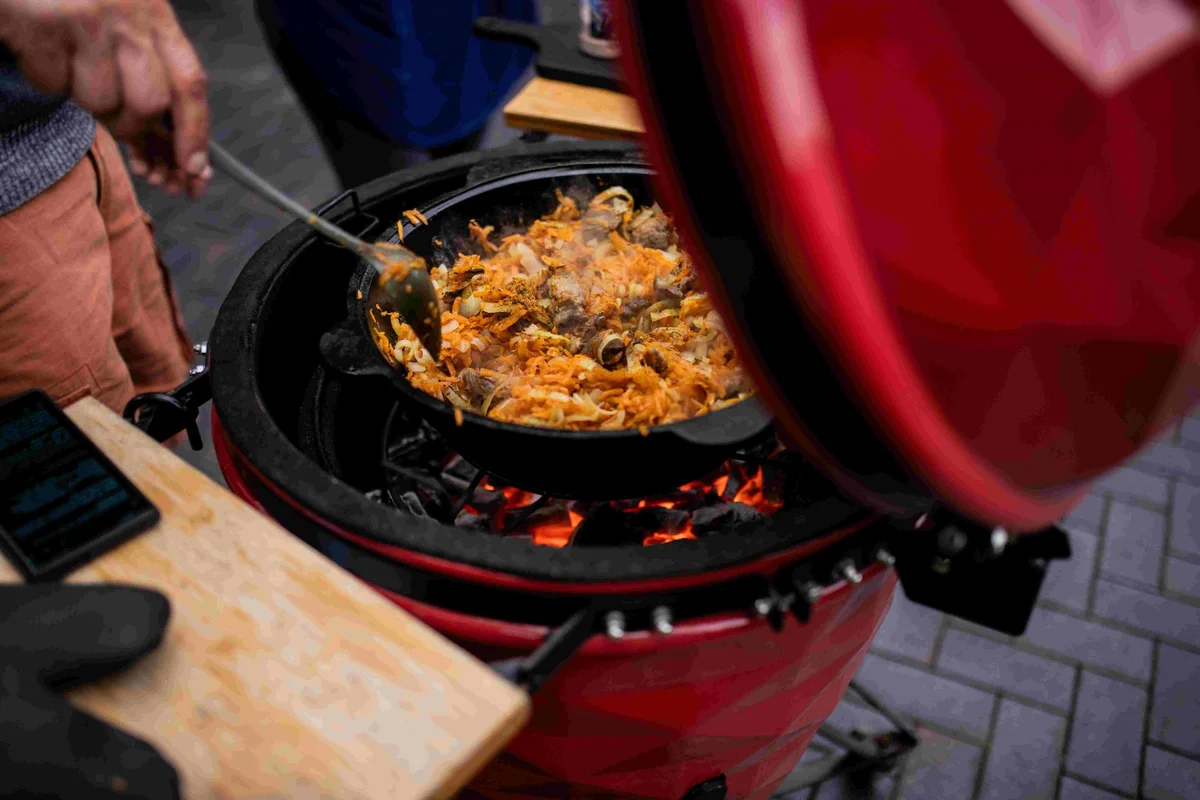 Grilling with Plancha and Kamado: The New Outdoor Cooking Stars