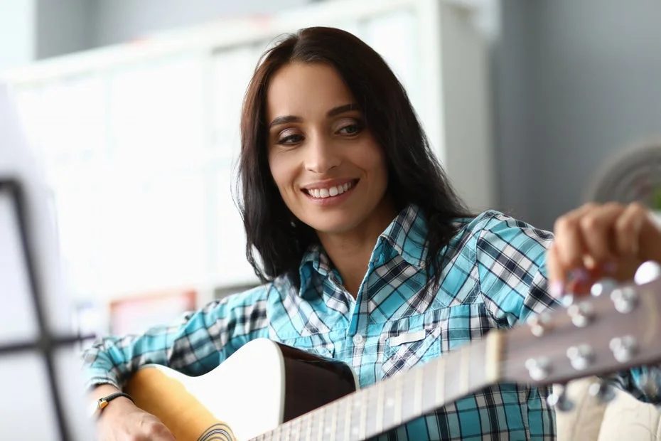 Innovative Robot Plays Acoustic Guitar